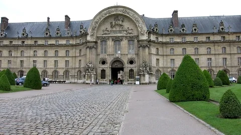 Static shot from the entry of the Army Museum, in Paris, France. Vídeos de archivo 123021983