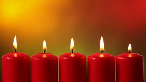 Static shot of five burning red xmas candles against colorful blurry Stock Footage 80948966