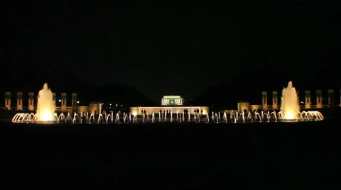 A static shot of a fountain in front of the U.S. Capitol Building at night. Vídeos de archivo 50524470