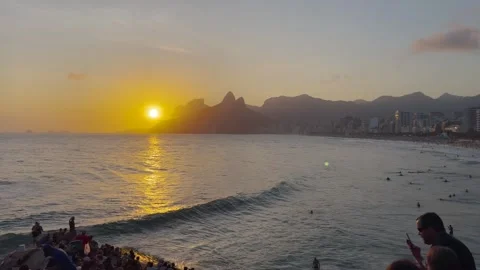 Static Shot Golden Sunset at Pedra do Arpoador with Dois Irmaos Mountain Rio 스톡 동영상 334545036