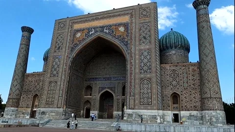 Static shot of the historic Sher-Dor Madrasa in Registan Square Stock Footage 336894934