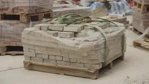 Static shot of interlocking concrete block on wood pallet at construction Vídeo Stock 266144454