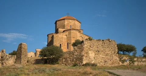 Static shot of Jvari Monastery, a 6th century Georgian Orthodox monastery near M Vídeo Stock 104246951