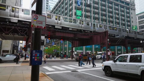 Static shot of life in Loop Chicago, summer day in Illinois, United states Stock Footage 320149560