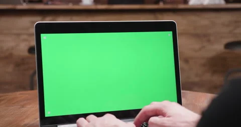 Static shot of male hands typing on a modern laptop with green screen 스톡 동영상 279653496