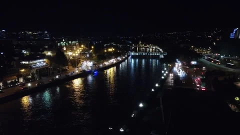Static shot of nighttime Tbilisi river Stockbeeldmateriaal 248871632