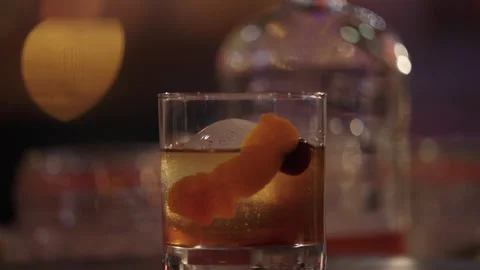 Static Shot Old Fashioned Cocktail Slowly Spinning Ice Cherry Orange Peel Видео 334481971
