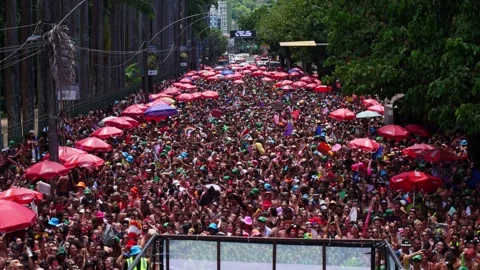 Static shot of people dancing during Rio Carnaval near Jardim Botânico, with a Stock Footage 336556218