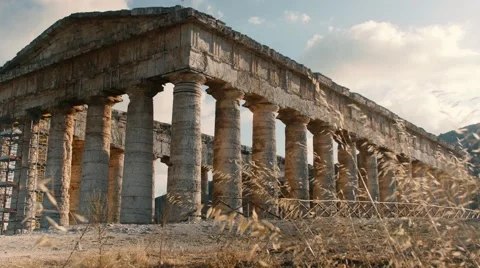 Static shot of Segesta Greek temple in Sicily. Italy Vídeo Stock 54193759