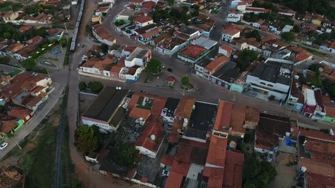 Static shot top view of a train going through a rural town in Chapada Diamantina 库存影片 73220900