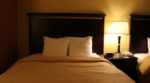 Static shot of two hotel beds Vidéo 24756895