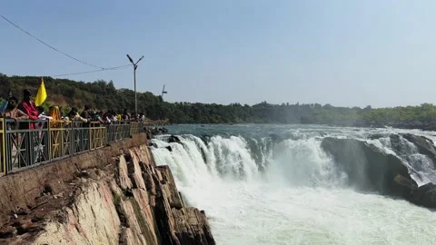 Static shot of visitors standing on a viewing platform beside Dhuandhar Stockbeeldmateriaal 331042975