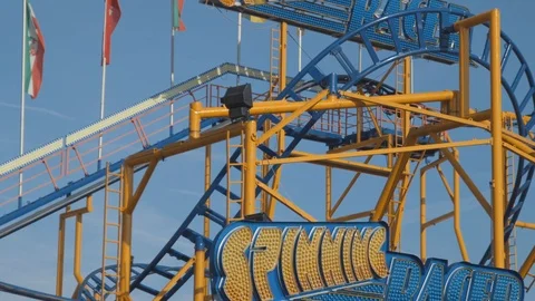 Static shot, of a wild mouse roller coaster, in slow motion where a few Video stock 102067357