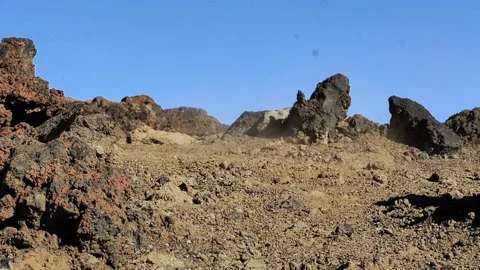 Static slow-motion shot of rock crashing and exploding into pieces 库存影片 142769103