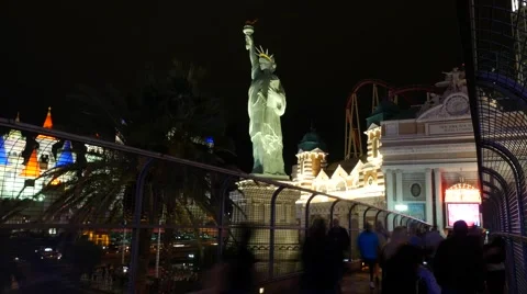 Static taymlaps Las Vegas Statue of Liberty hotel New York . Night. Stock-Footage 56505515
