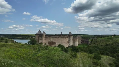 Static timelapse of Khotyn Fortress with clouds drifting above the castle. Stock Footage 331659230