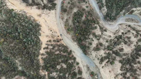 Static top down view beautiful dry river valley curvy narrow road and deser.. Stock-Footage 282790459