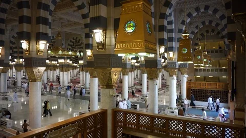 Static top view of interior of Nabawi mosque in Al Madinah, Saudi Arabia. Stock Footage 122809664