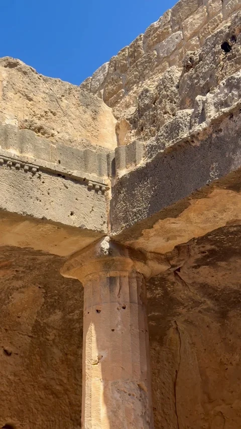 Static vertical close up shot of a carved column in ancient ruins Stock Footage 337370131