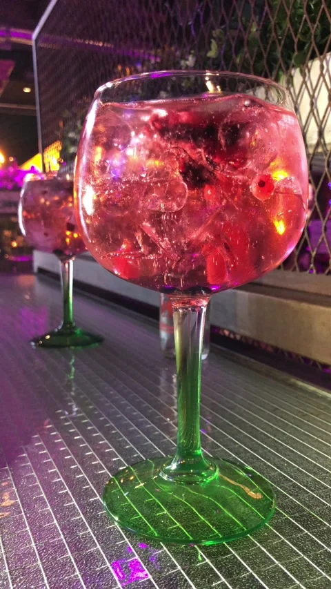 Static vertical shot of two gin tonic cocktails with bubbles going up Stock Footage 158008294