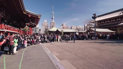 Static video of  golden dragon dance festival in the Sensoji temple of Asakusa. Stock Footage 130102333