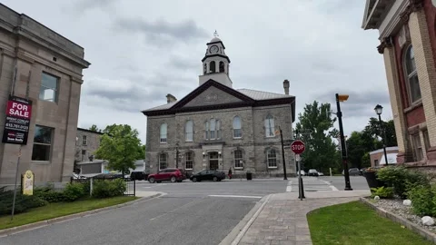 Static video town hall with traffic 4K Stock Footage 313460192