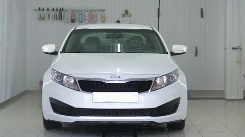 Static video of the white sedan car in the car wash service. The car after a Video stock 230989133