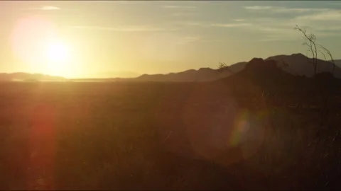Static view of the bright scorching sun in the desert among the mountain. HD, LA Stock-Footage 193626229