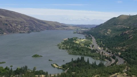 Static View of the Columbia Gorge Winding Roads Patchy Hillsides Evergreen Trees 動画素材 109522807