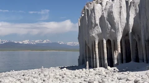 Static View of Crowley Lake Columns Along the Lakeshore Vídeos de archivo 340758597