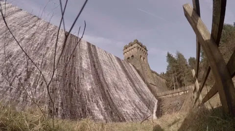Static view of Derwent Dam in Derbyshire, UK 스톡 동영상 61328745