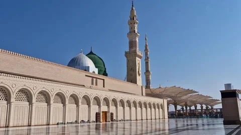 Static view of green and silver dome of Nabawi mosque in Medina 库存影片 315337334