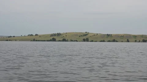 Static view of lake and hill on the opposite shore Видео 242006036