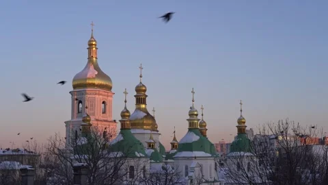 Static View of Saint Sophia Cathedral in Kyiv with Birds in the Sky` Vidéo 329229562