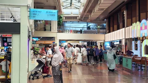 Static View of Shoppers Inside Central Market in Kuala Lumpur Vídeo Stock 346737611