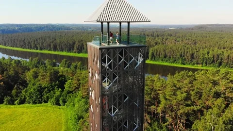 Static view tourists standing on top look out Birstonas observation tower - h Vidéo 156237280