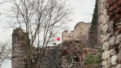 Static view of the weathered stone ruins and city walls of Constantinople Vídeos de archivo 340155065