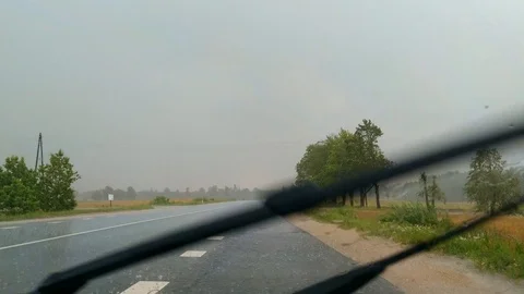 Static view of a windscreen wipers of a car moving quickly in a rain storm Stock-Footage 117715328