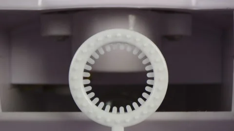 Static wheels of a bubble machine 動画素材 143292550