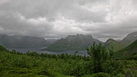 Static wide landscape view of dramatic misty mountain peaks over fjord in Norway 库存影片 342059361