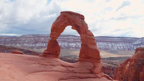 Static wide shot of Delicate Arche in Arches national park on a beautiful sunny Vidéo 294662715