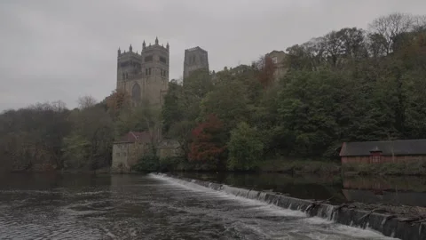 A static wide shot of the iconic Durham Cathedral Vídeo Stock 326420977