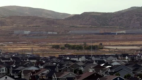 Static Wide Shot of NSA Utah Data Center Beyond Suburban Neighborhood at Golden Stockbeeldmateriaal 346412080
