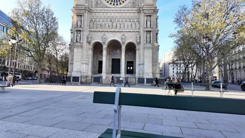 Static wide shot of the Saint-Augustin Church upper facade and rose window under Vídeos de archivo 332656741
