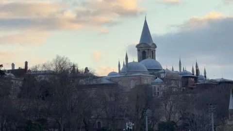 Static wide shot Topkapi Palace architecture and landmark domes silhouette Vídeos de archivo 340155053
