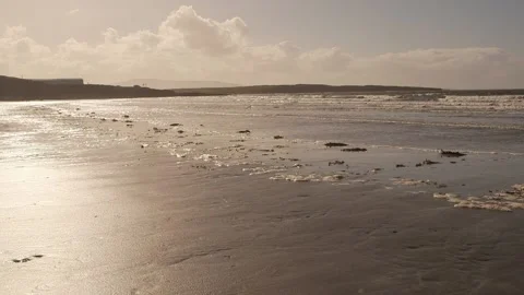 Static wide of tide coming in on Irish Sea. 動画素材 201525709