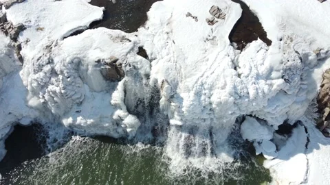 Stationary overhead Drone view of Sioux Falls Park with snow and ice covering Stock Footage 235119632