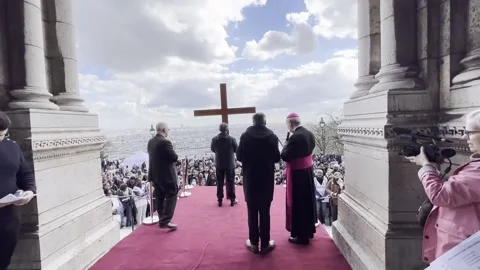 Stations of the Cross on Good Friday at the Basilica of the Sacred Heart in Pari 動画素材 237776409