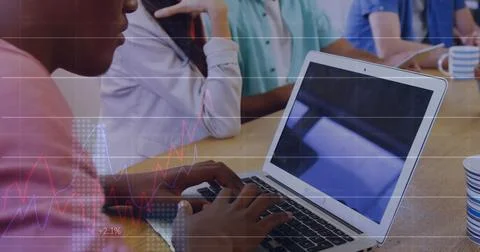 Statistical data processing against african american man using a laptop at Foto stock