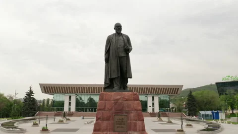 Statue to Abay Kunanbaev on the square in front of the Palace of the Republic. Stock Footage 168986802